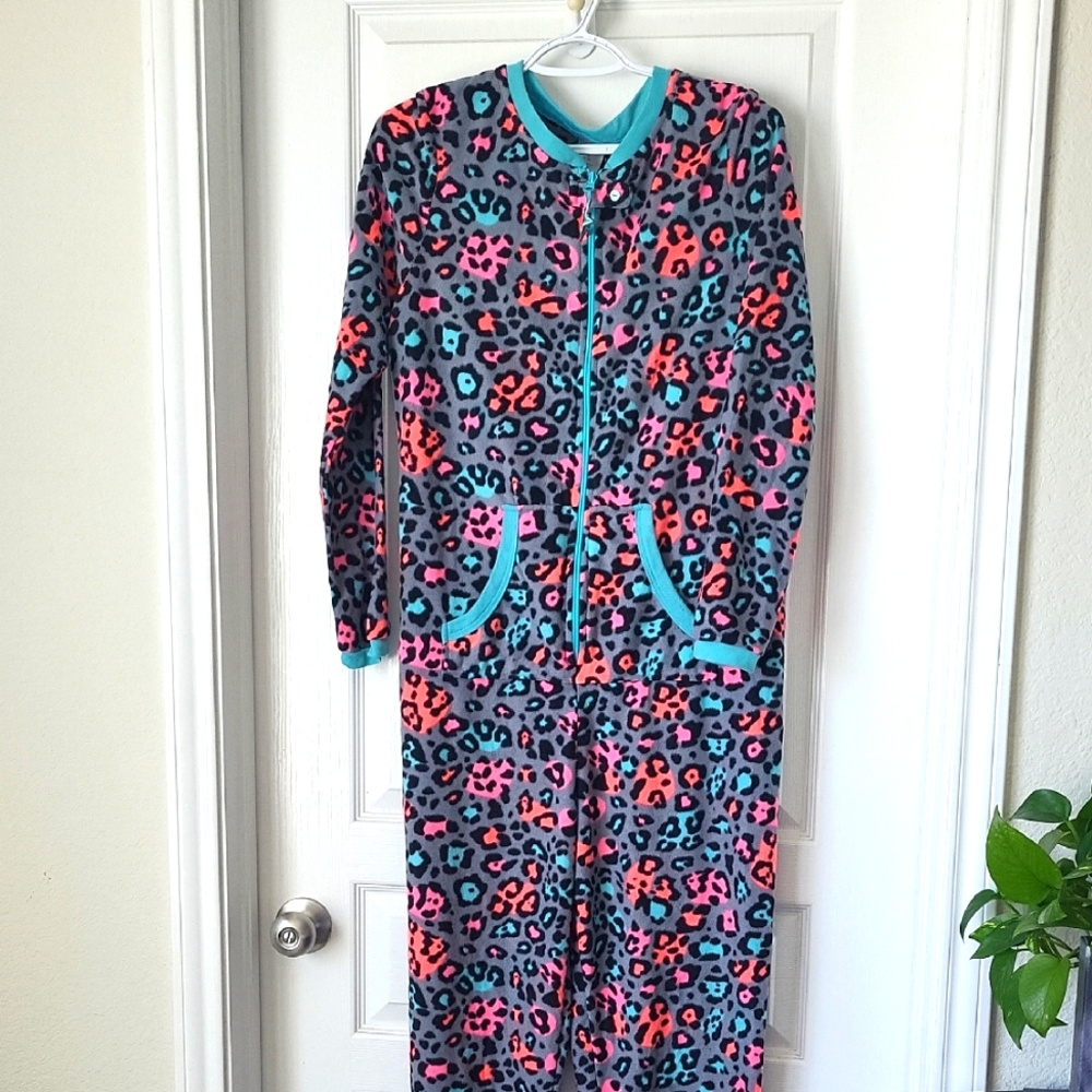 Colorful Leopard Print Pajamas Size medium